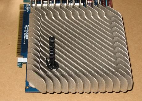 Carte graphique GIGABYTE GV-N75TOC-2GL REV 1.0 2 GB DVI DUAL HDMI DP