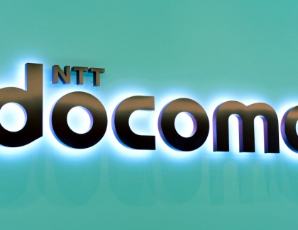 DOCOMO Achieves 5G Communication Between High-speed Bullet Train and Experimental Base Stations