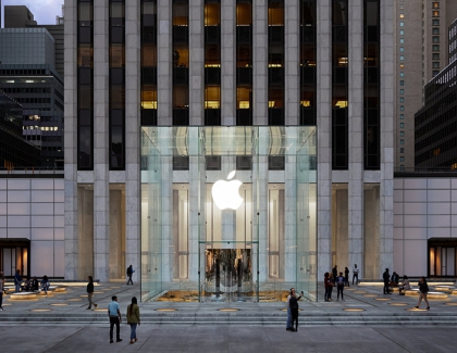 Apple Fifth Avenue: The New York City Landmark Returns