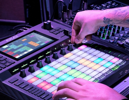  Akai Proffessional Introduces the Force Standalone Production / DJ Performance Device