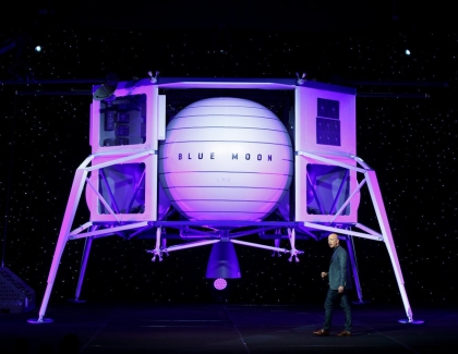 Jeff Bezos Unveils Blue Origin’s Lunar Lander Blue Moon