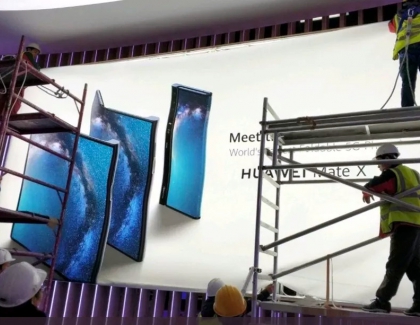 Huawei’s Foldable Mate X 5G Smartphone Appears in Banner Ahead MWC Debut