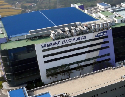 Samsung Announces Record Q3 Operating Profit, Signals Caution in Semiconductors