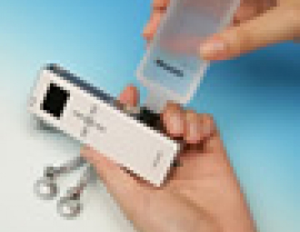 Toshiba Introduces World's First Fuel Cell Unit for Audio Players