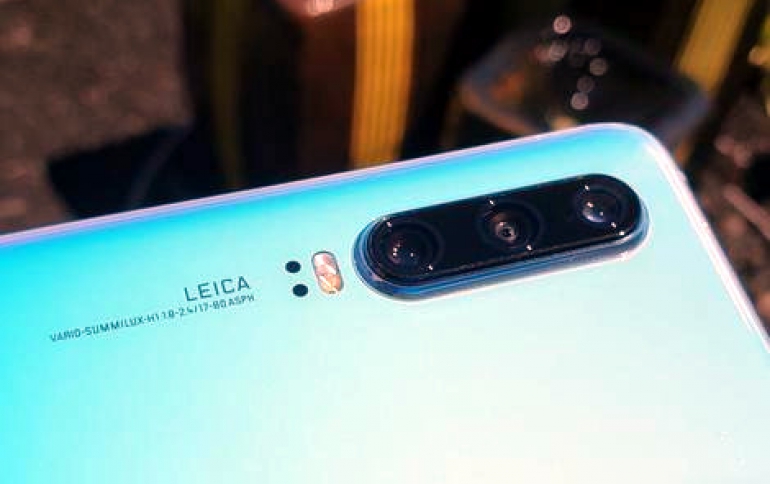 Huawei's Smartphones Sell Well, But Company Expects Difficulties in 2020