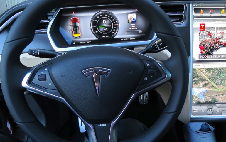 Tesla and Regulators Criticized Over Role of Autopilot in Crash