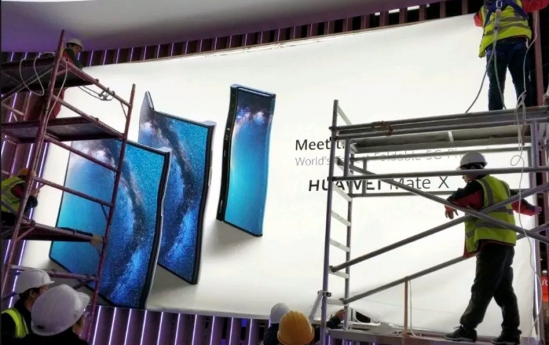 Huawei’s Foldable Mate X 5G Smartphone Appears in Banner Ahead MWC Debut