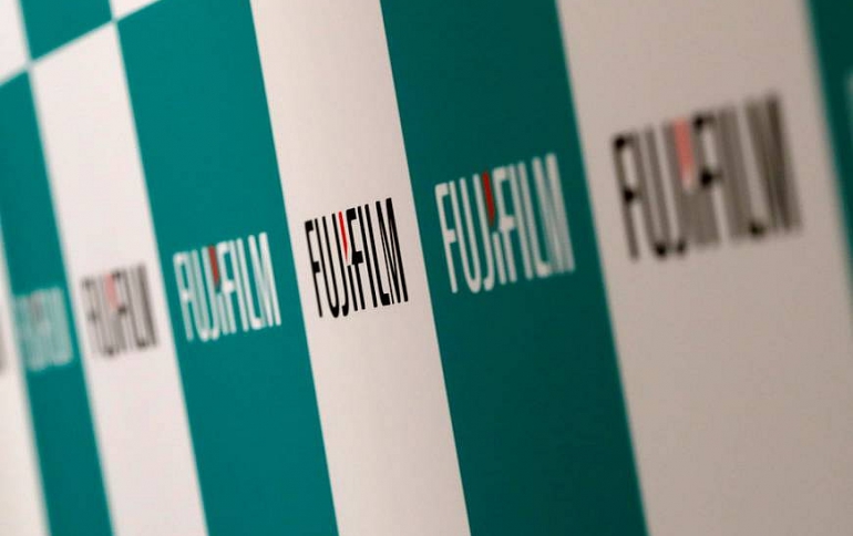 Fujifilm Develops Projector Featuring High-performance FUJINON Lens