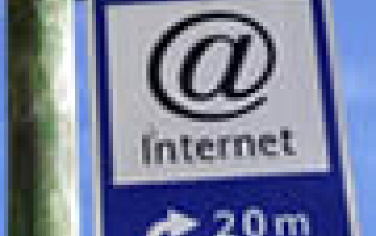 US Retains Control of the Internet